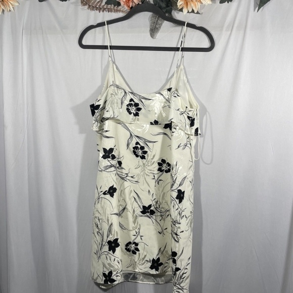 NWT $350 Alice + Olivia [ Medium ]‎ Bess Floral Jacquard Ruffle Slip Dress - Picture 12 of 13